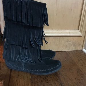Minnetonka size 10 fringe boots